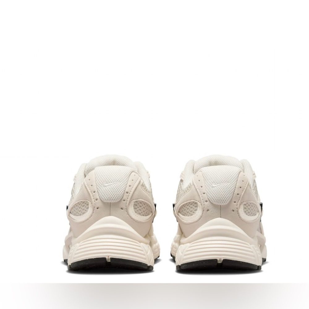Nike V5 RNR Women's Sneaker-beige - Picture 4 of 5